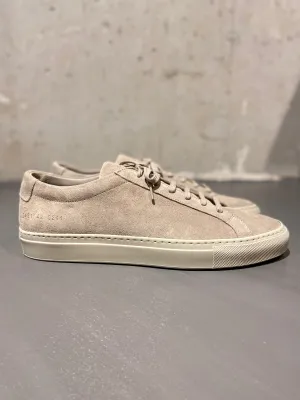 COMMON PROJECTS 2431 ACHILLES SUEDE TAUPE