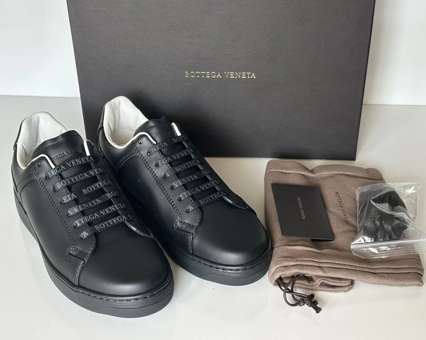 NIB $690 Bottega Veneta Men's Calf Leather Black Sneakers 8 US (41) 578298