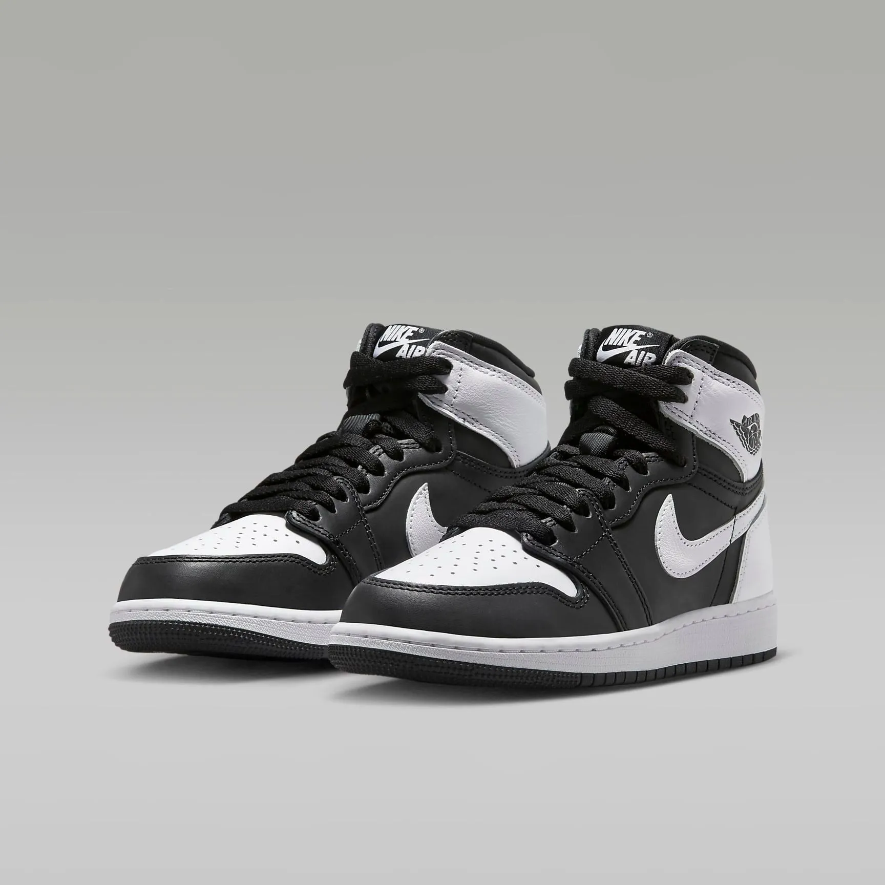 Nike Kid's Air Jordan 1 High OG Shoes - Black / White