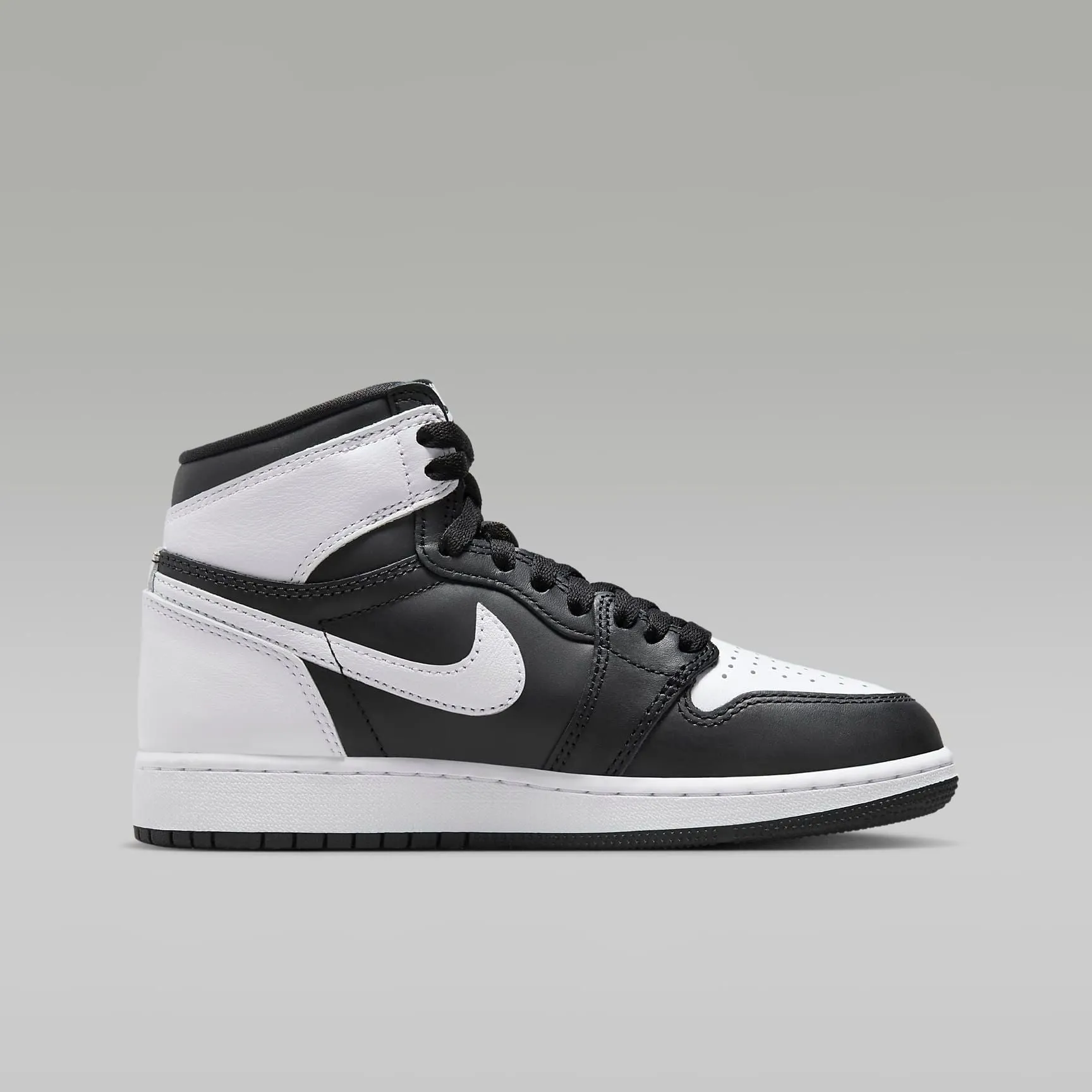 Nike Kid's Air Jordan 1 High OG Shoes - Black / White