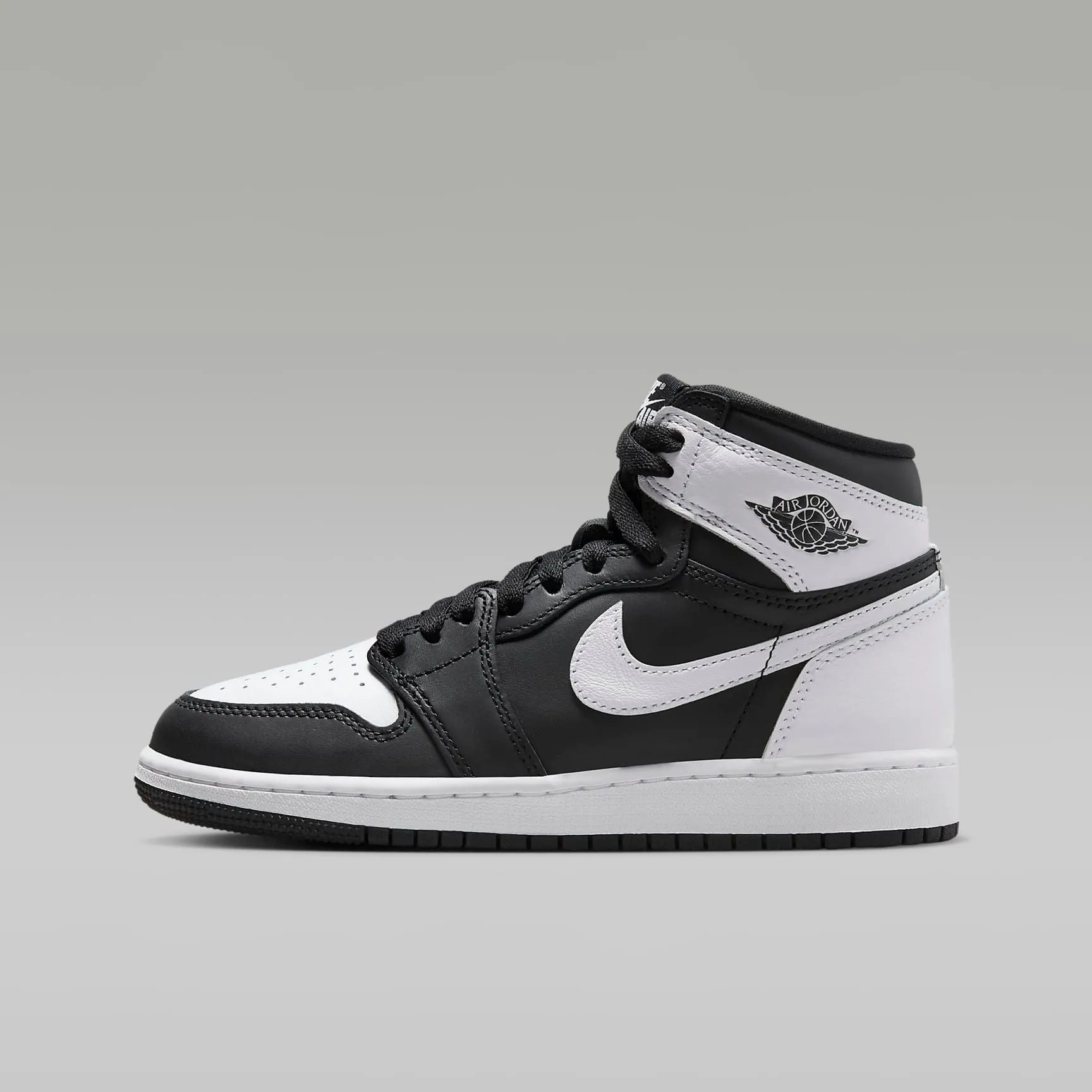 Nike Kid's Air Jordan 1 High OG Shoes - Black / White