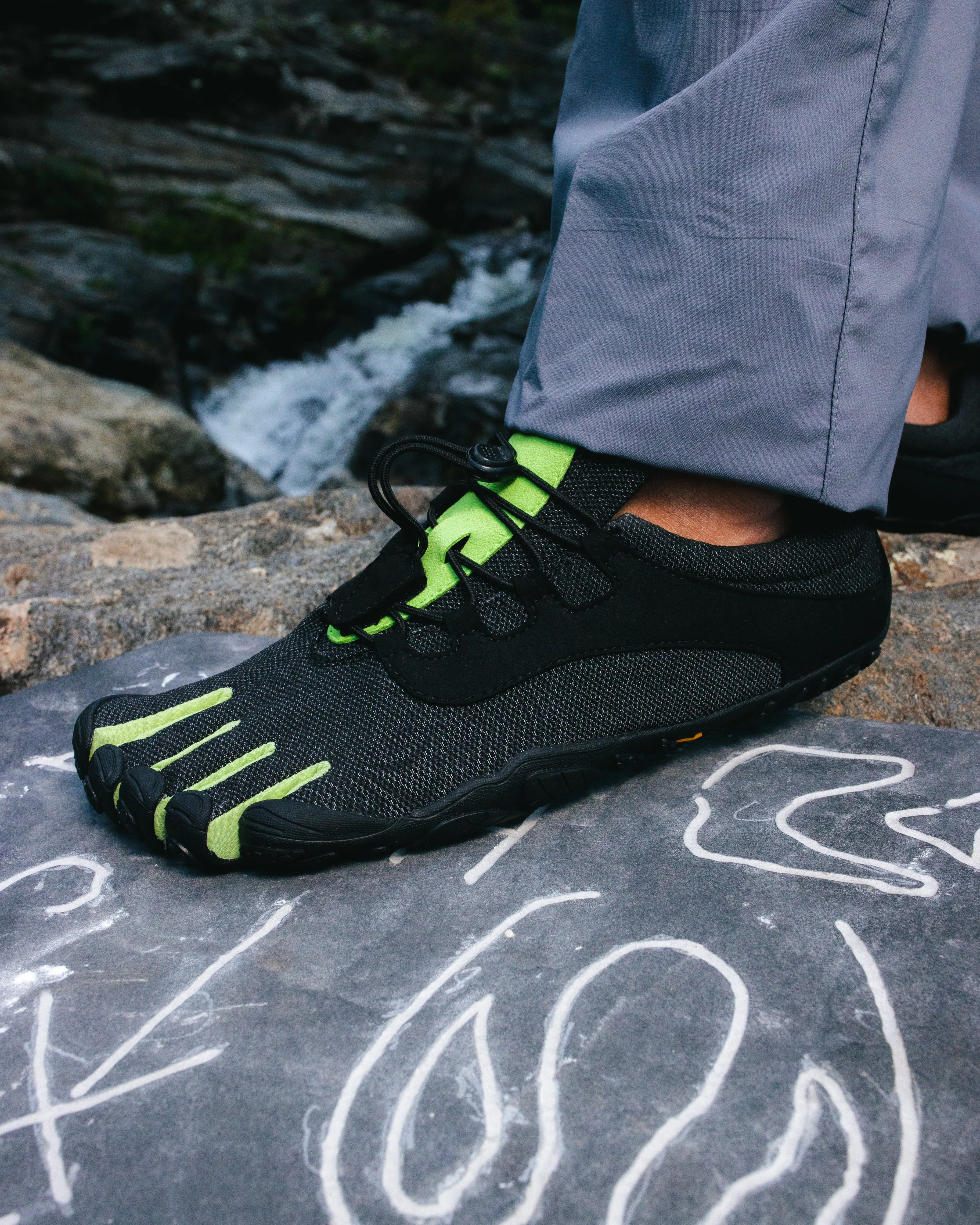 V-Run Retro Mens Black Green Black